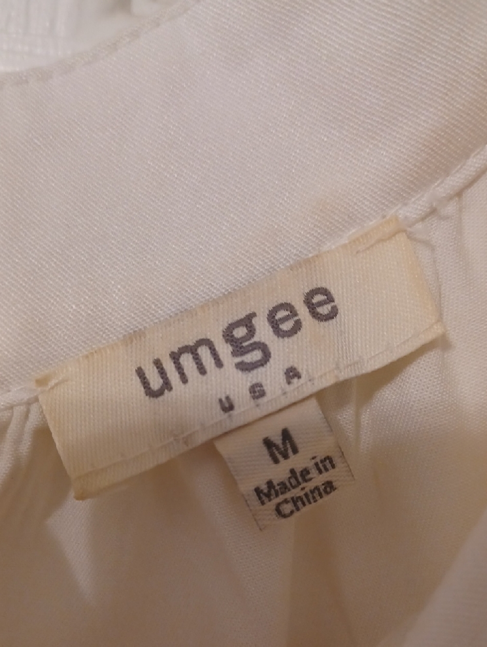 Umgee Sz M, Creamy White Peasant Top with Multicolor Floral Embroidery. - Picture 2 of 11